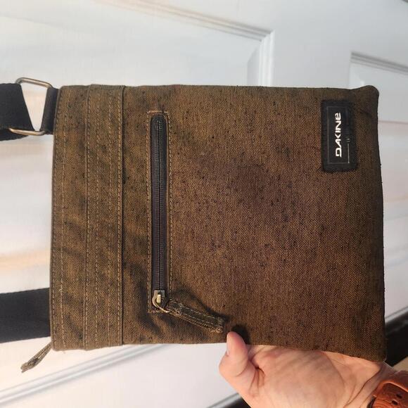 Dakine Olive Green Crossbody Bag with Adjustable Black Strap - Picture 1 of 8